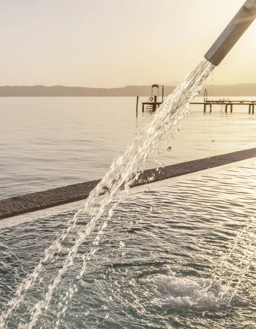 fontana di acqua del lago di Garda